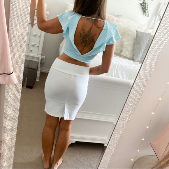 Ruffled collar open back cropped top - Picture 2 of 6